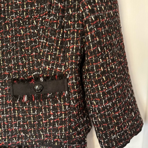 Elegant Tweed Dress Suit 16 - Picture 6 of 9